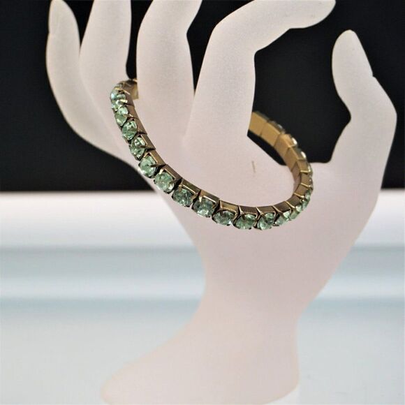 Sparkling Green Glass Stretch Bracelet - Picture 3 of 4